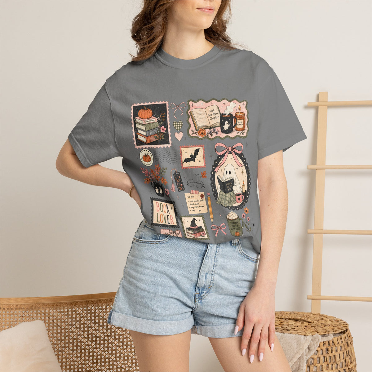 Book Lover ghostie Graphic T-Shirt